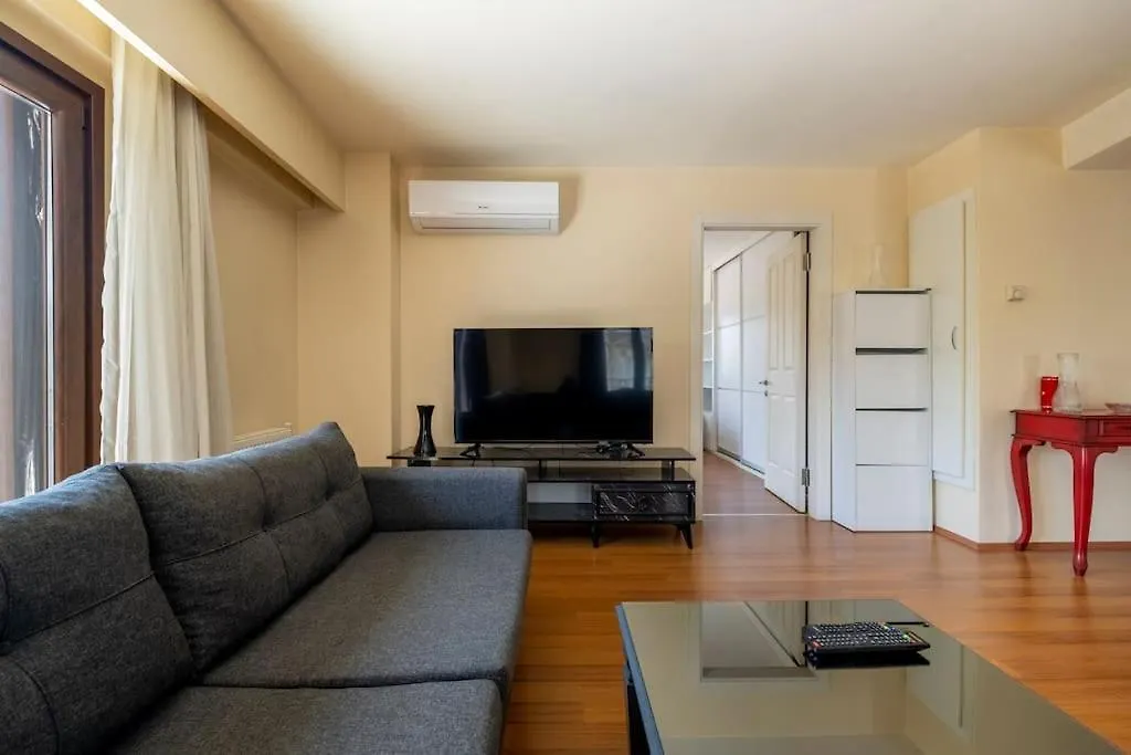 Central Apartment Vith Sea View Istanbul
